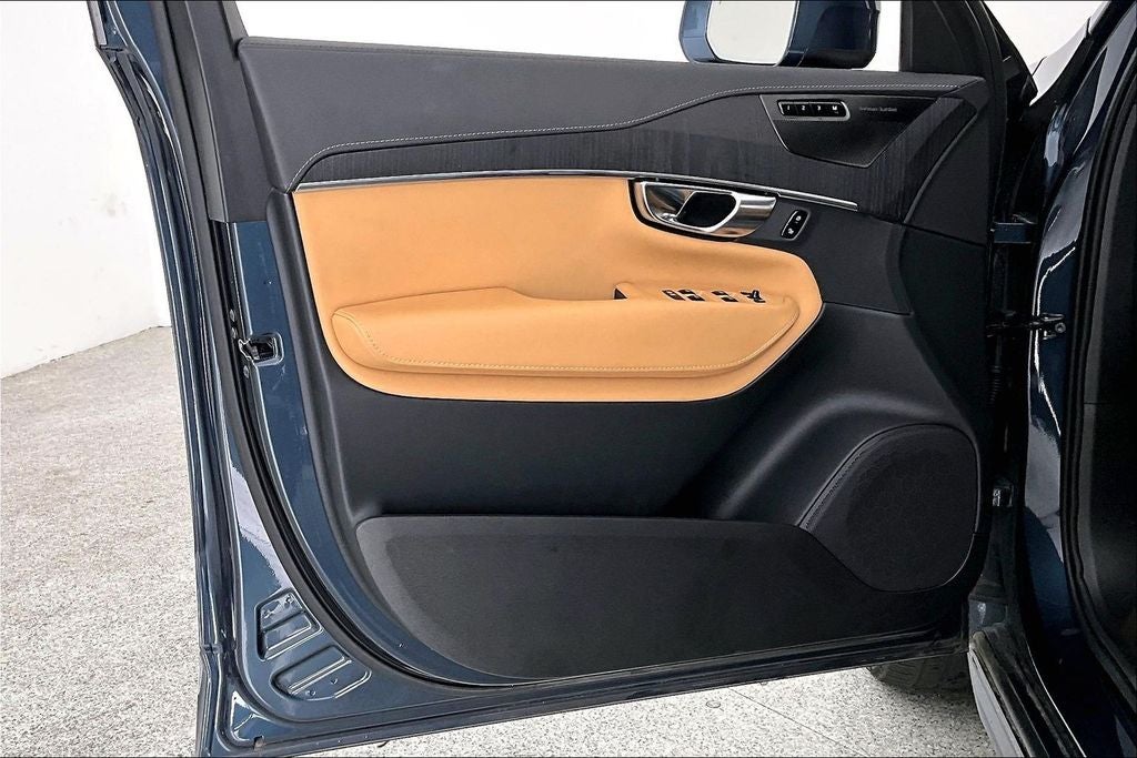 2025 Volvo XC90 Plug-In Hybrid T8 Ultra 7 Passenger