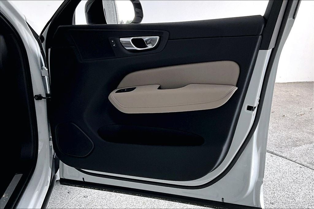 2026 Volvo XC60 Plug-In Hybrid T8 Plus