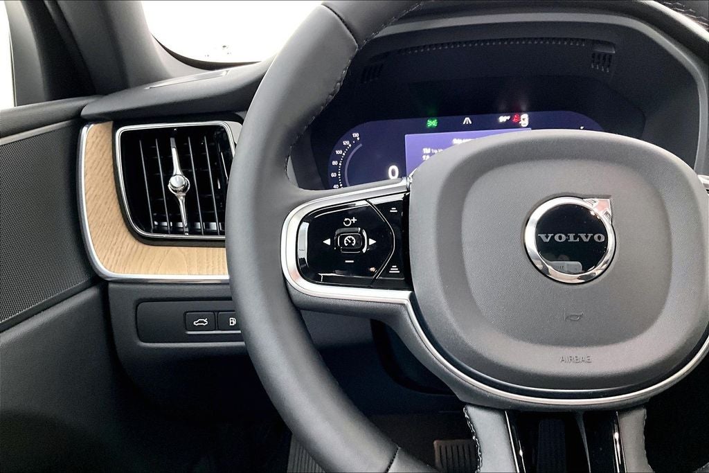 2026 Volvo XC60 Plug-In Hybrid T8 Plus