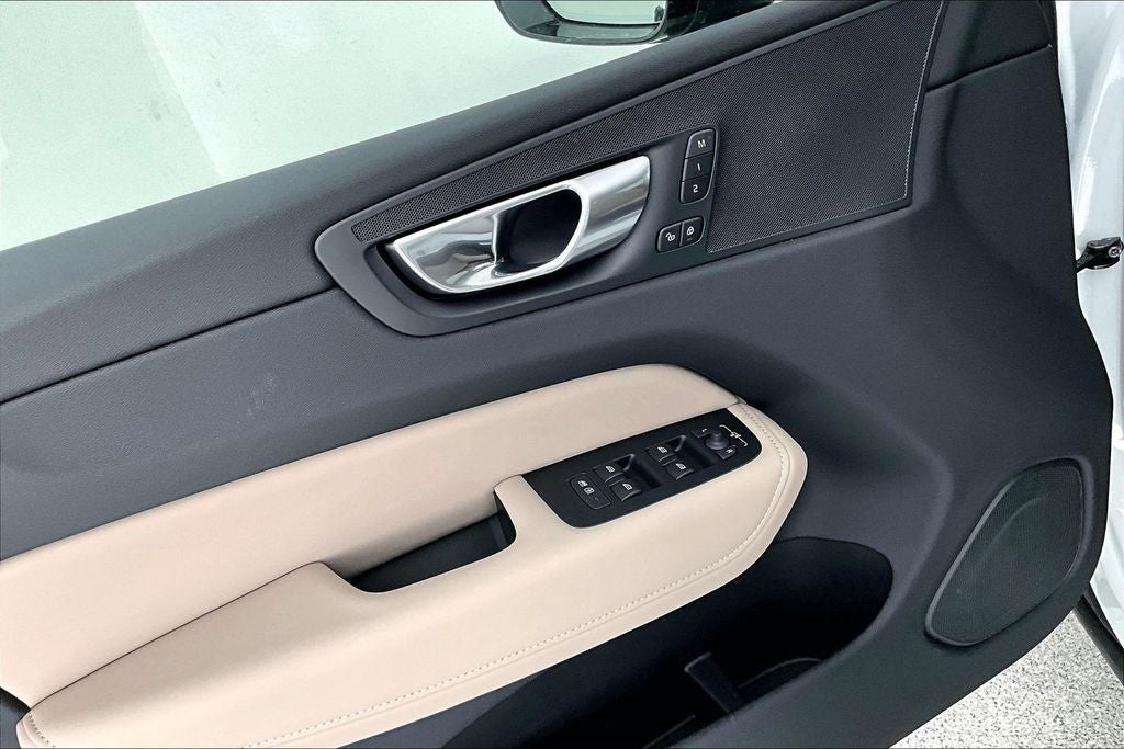 2026 Volvo XC60 Plug-In Hybrid T8 Plus