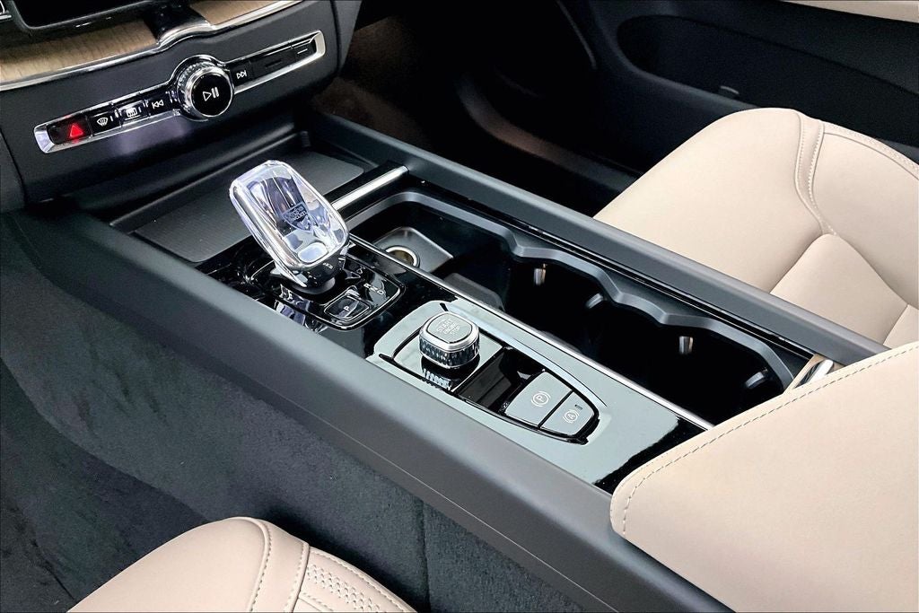 2026 Volvo XC60 Plug-In Hybrid T8 Plus
