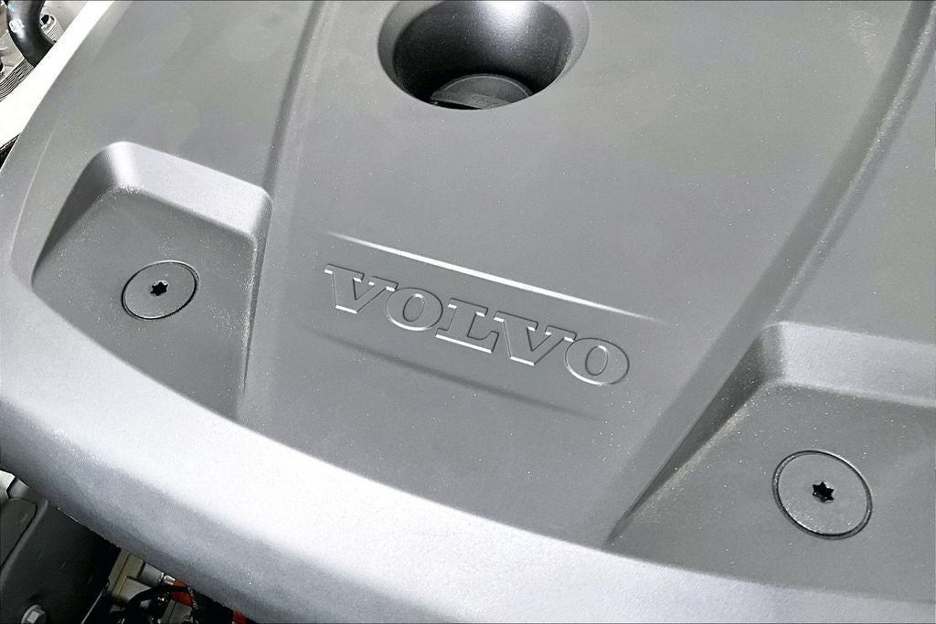 2026 Volvo XC60 Plug-In Hybrid T8 Plus