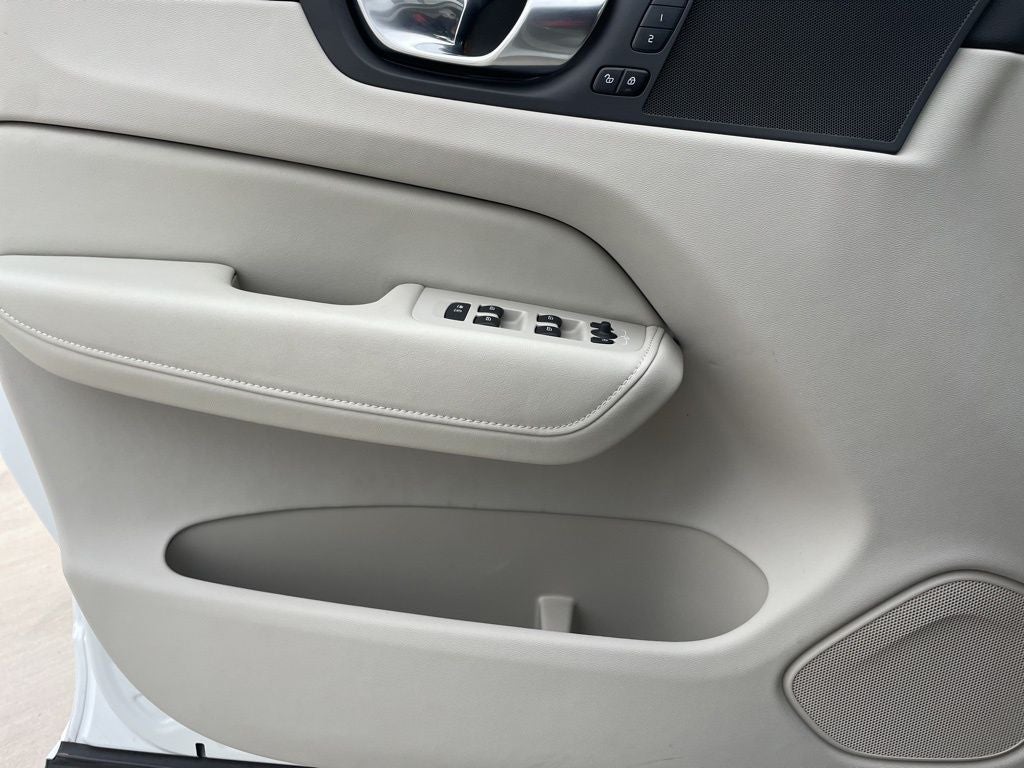 2025 Volvo XC60 Plug-In Hybrid T8 Plus T8 AWD PLUS