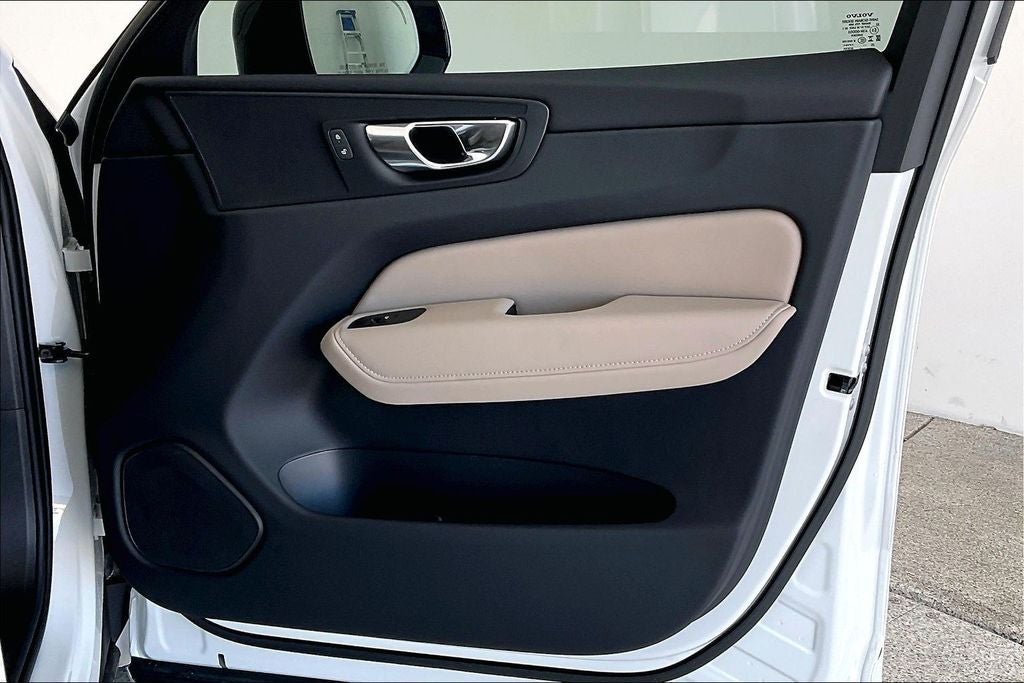 2026 Volvo XC60 Plug-In Hybrid T8 Plus