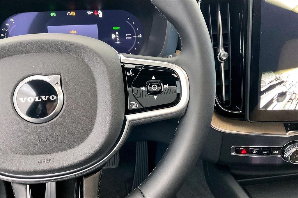 2026 Volvo XC60 Plug-In Hybrid T8 Plus