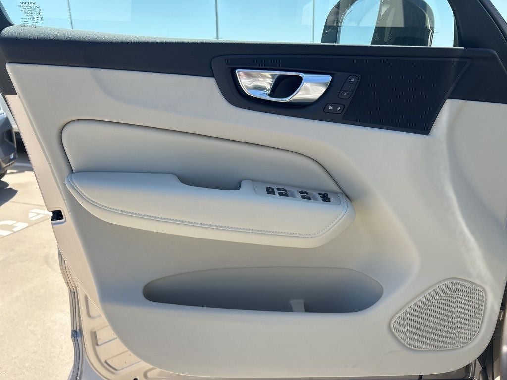 2025 Volvo XC60 Plug-In Hybrid T8 Plus