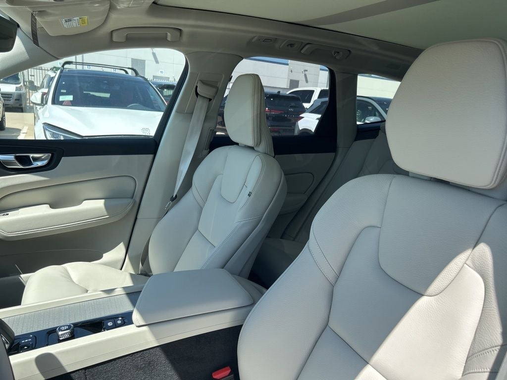 2025 Volvo XC60 Plug-In Hybrid T8 Plus