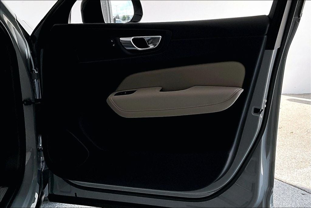 2026 Volvo XC60 Plug-In Hybrid T8 Plus