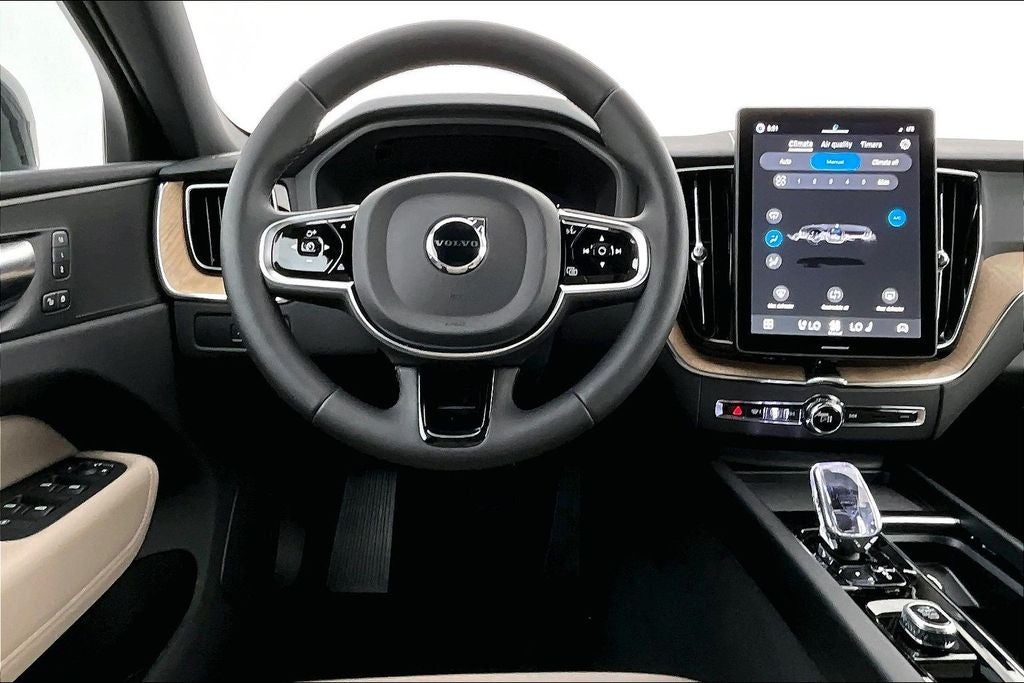 2026 Volvo XC60 Plug-In Hybrid T8 Plus