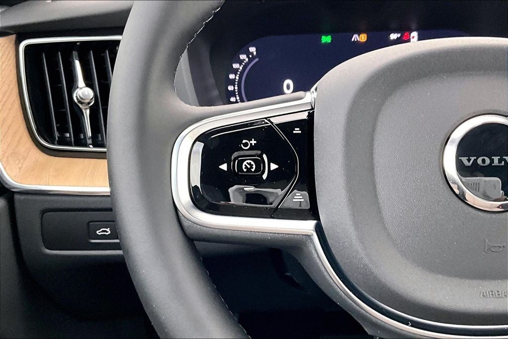 2026 Volvo XC60 Plug-In Hybrid T8 Plus