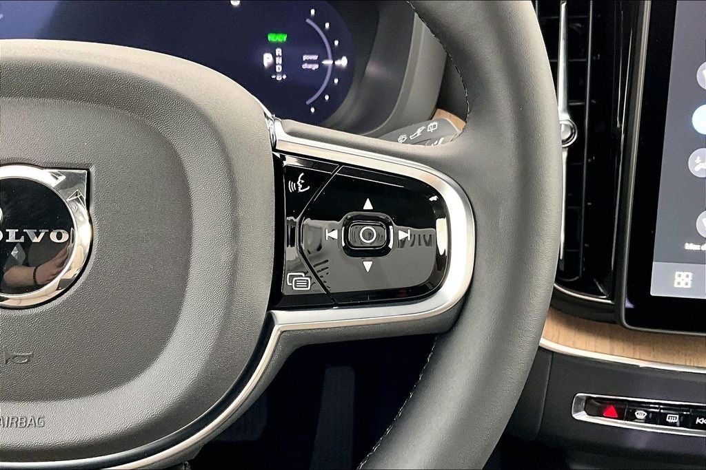 2026 Volvo XC60 Plug-In Hybrid T8 Plus