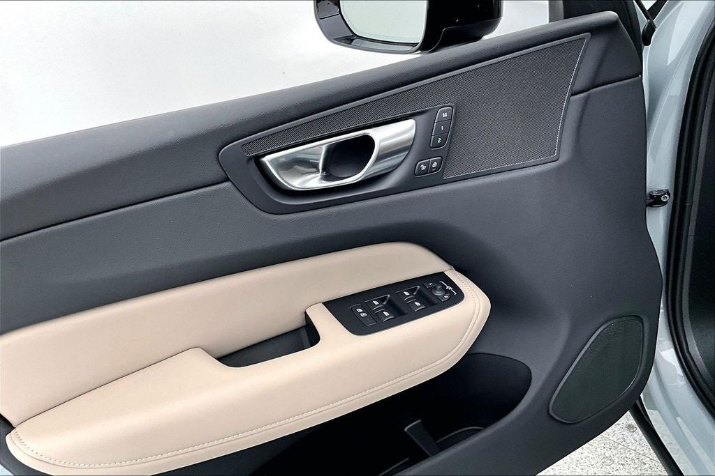 2026 Volvo XC60 Plug-In Hybrid T8 Plus