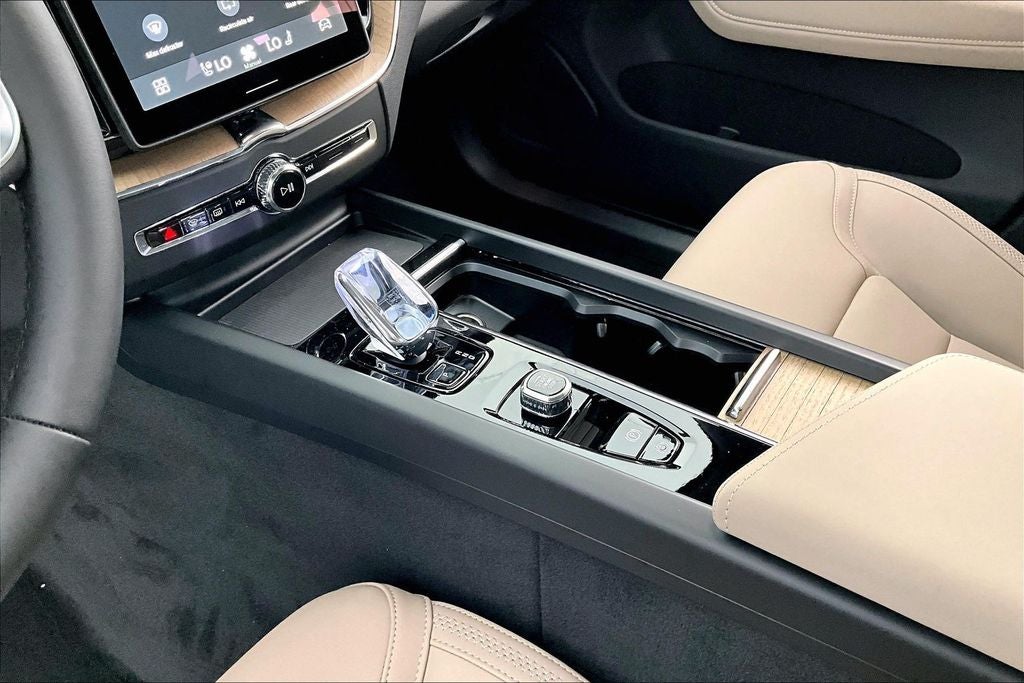 2026 Volvo XC60 Plug-In Hybrid T8 Plus