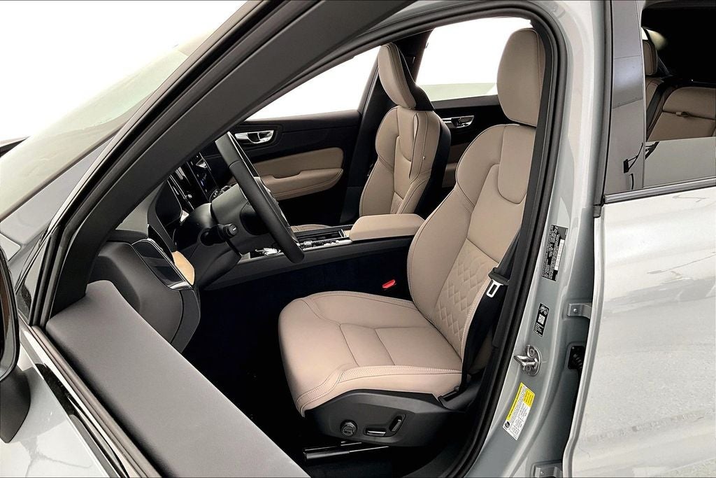 2026 Volvo XC60 Plug-In Hybrid T8 Plus