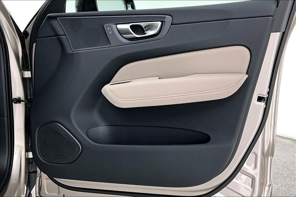 2026 Volvo XC60 Plug-In Hybrid T8 Plus