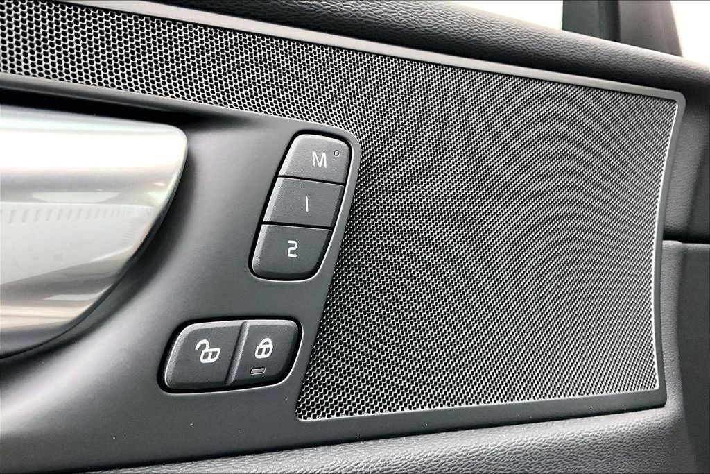 2026 Volvo XC60 Plug-In Hybrid T8 Plus