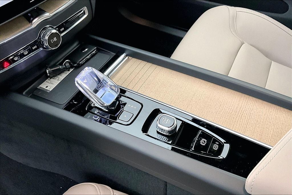 2026 Volvo XC60 Plug-In Hybrid T8 Plus