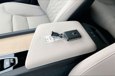 2026 Volvo XC60 Plug-In Hybrid T8 Plus