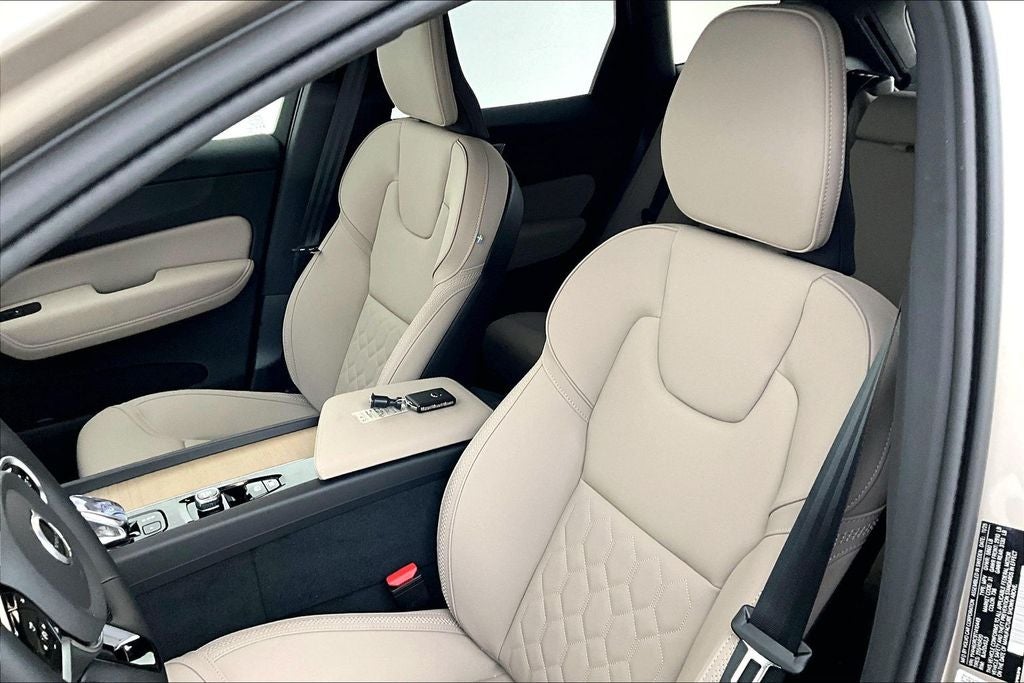 2026 Volvo XC60 Plug-In Hybrid T8 Plus