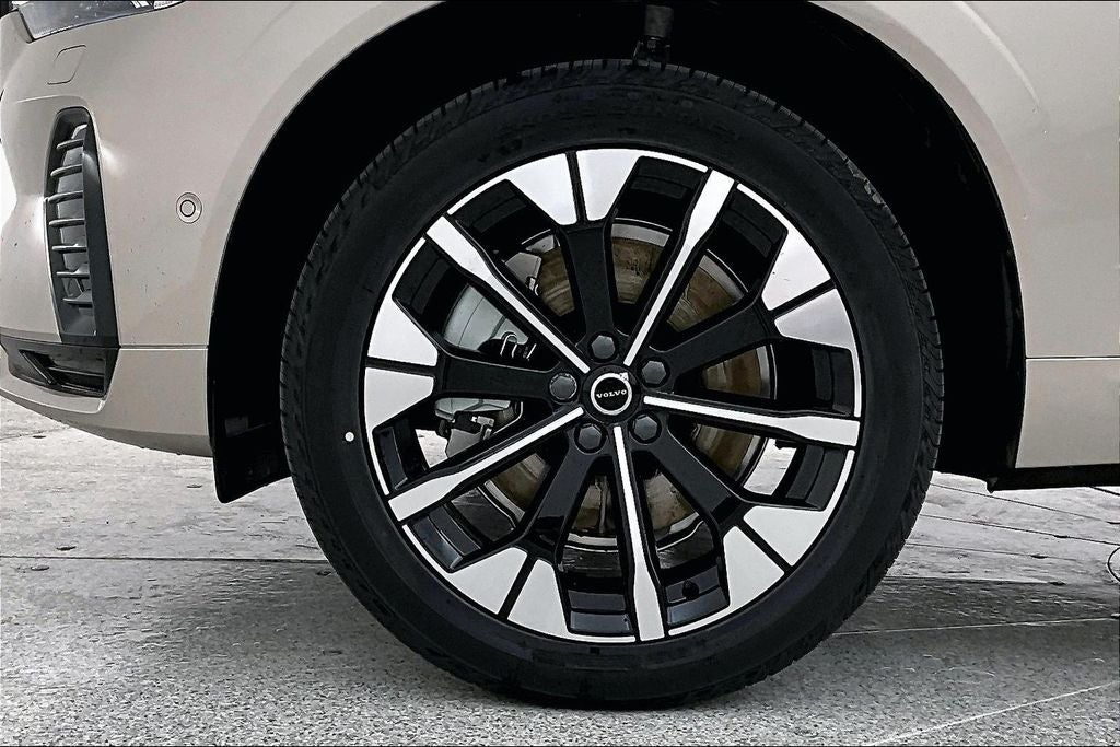 2026 Volvo XC60 Plug-In Hybrid T8 Plus