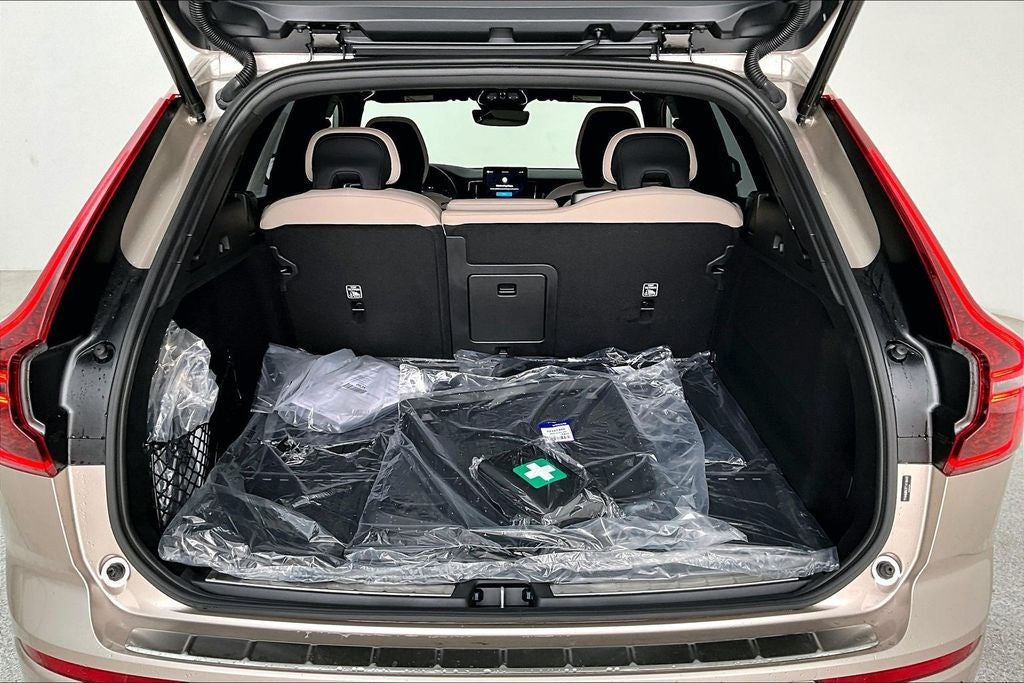 2026 Volvo XC60 Plug-In Hybrid T8 Plus