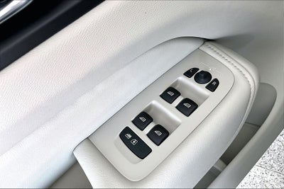 2026 Volvo XC60 Plug-In Hybrid T8 Ultra