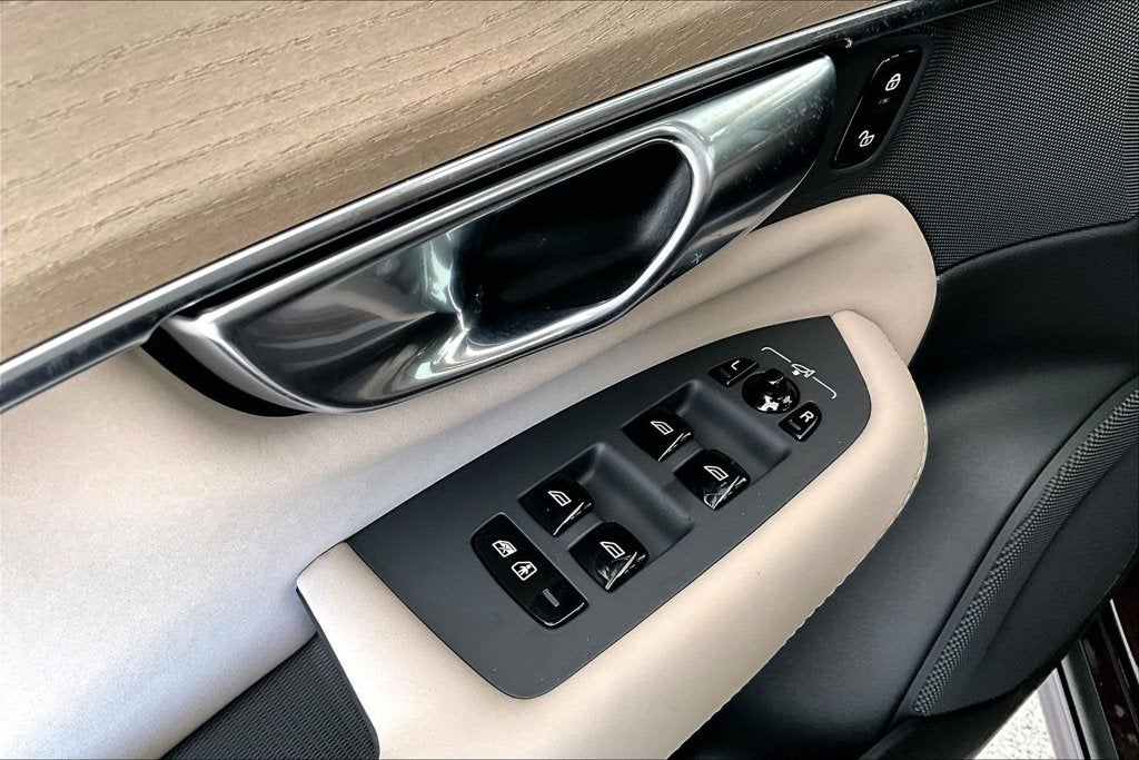 2027 Volvo XC90 Plug-In Hybrid T8 Ultra 7 Passenger