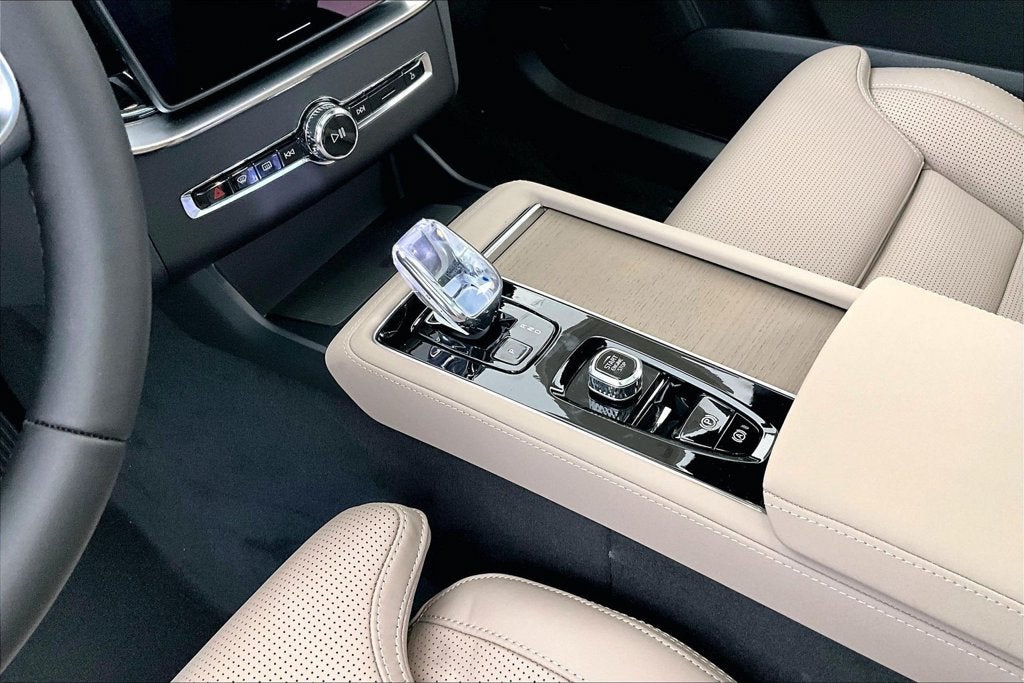 2027 Volvo XC90 Plug-In Hybrid T8 Ultra 7 Passenger