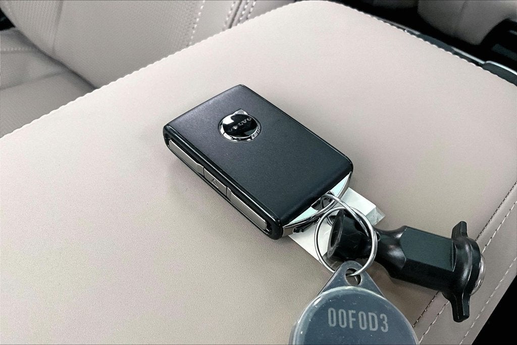 2027 Volvo XC90 Plug-In Hybrid T8 Ultra 7 Passenger