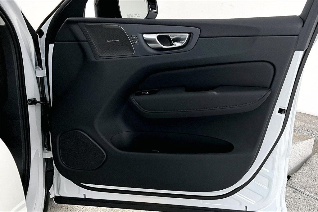2027 Volvo XC60 Plug-In Hybrid T8 Plus