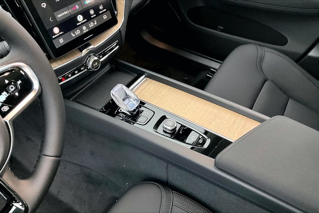 2027 Volvo XC60 Plug-In Hybrid T8 Plus