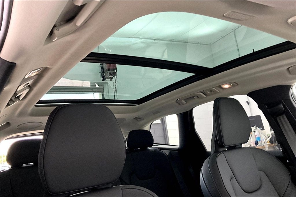 2027 Volvo XC60 Plug-In Hybrid T8 Plus