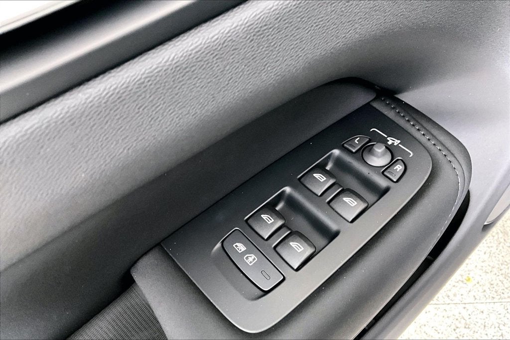 2027 Volvo XC60 Plug-In Hybrid T8 Ultra Black Edition