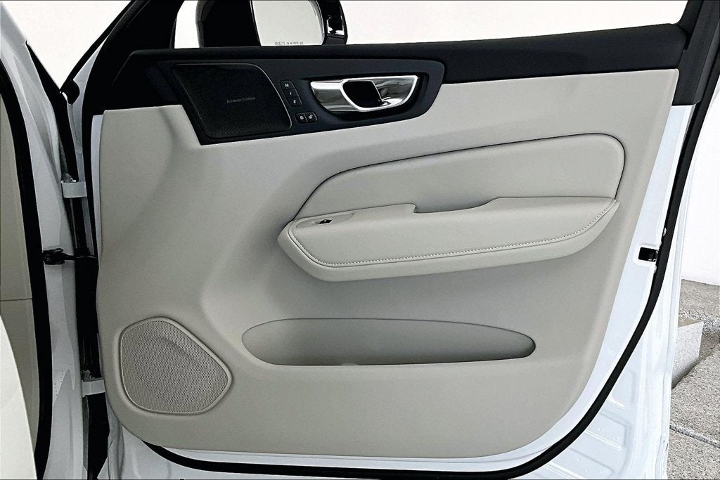 2027 Volvo XC60 Plug-In Hybrid T8 Ultra