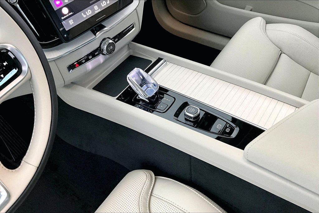 2027 Volvo XC60 Plug-In Hybrid T8 Ultra