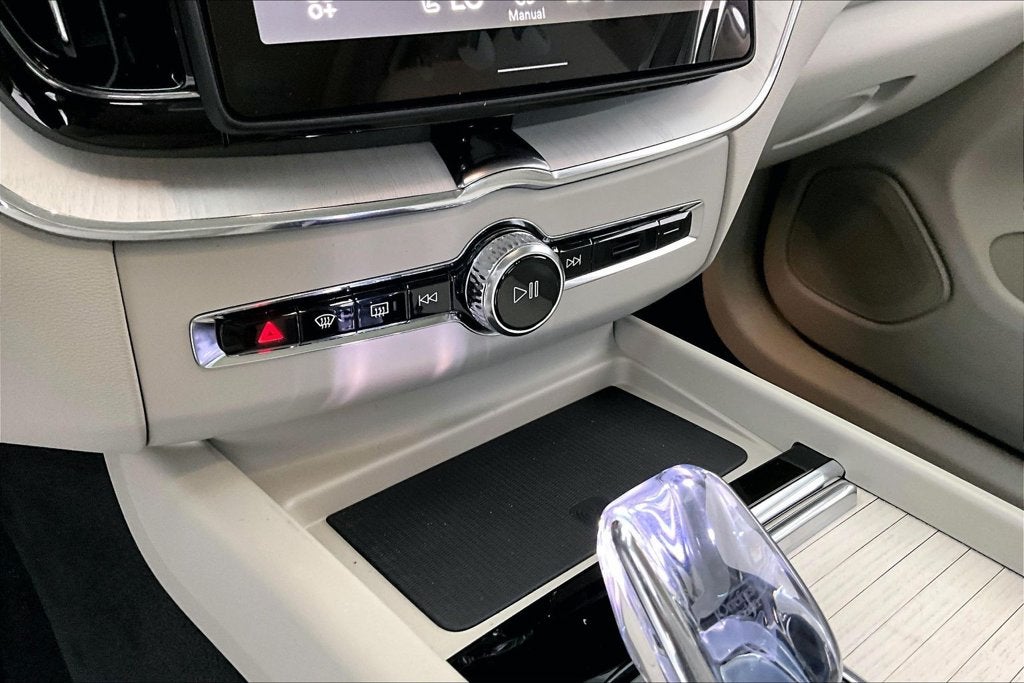 2027 Volvo XC60 Plug-In Hybrid T8 Ultra