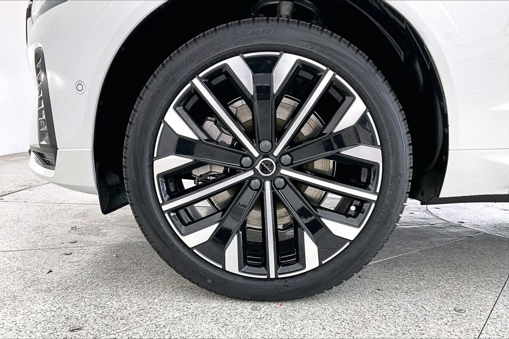 2027 Volvo XC60 Plug-In Hybrid T8 Ultra