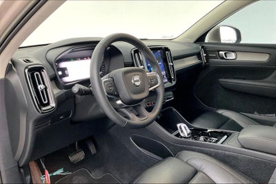 2023 Volvo XC40 B4 Plus Bright Theme