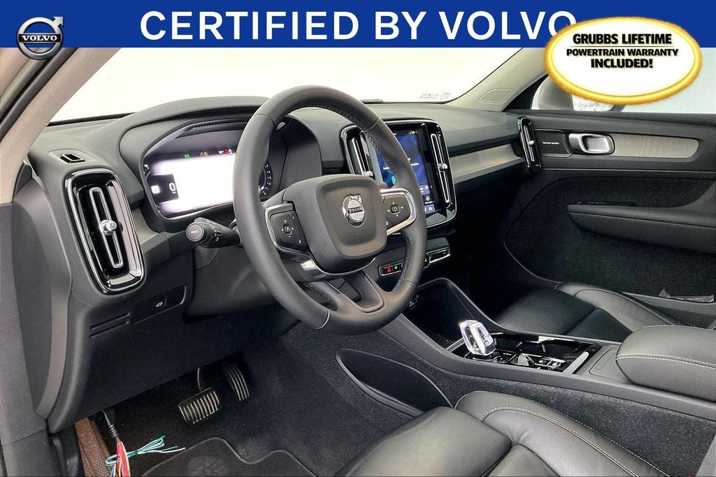 2023 Volvo XC40 B4 Plus Bright Theme
