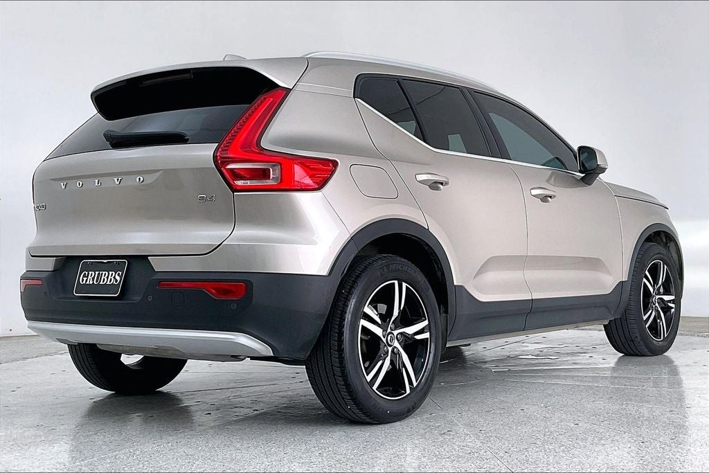 2023 Volvo XC40 B4 Plus Bright Theme