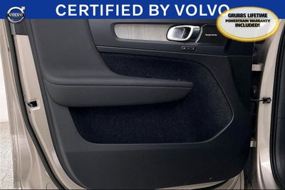 2023 Volvo XC40 B4 Plus Bright Theme