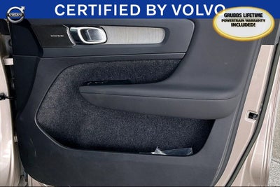 2023 Volvo XC40 B4 Plus Bright Theme