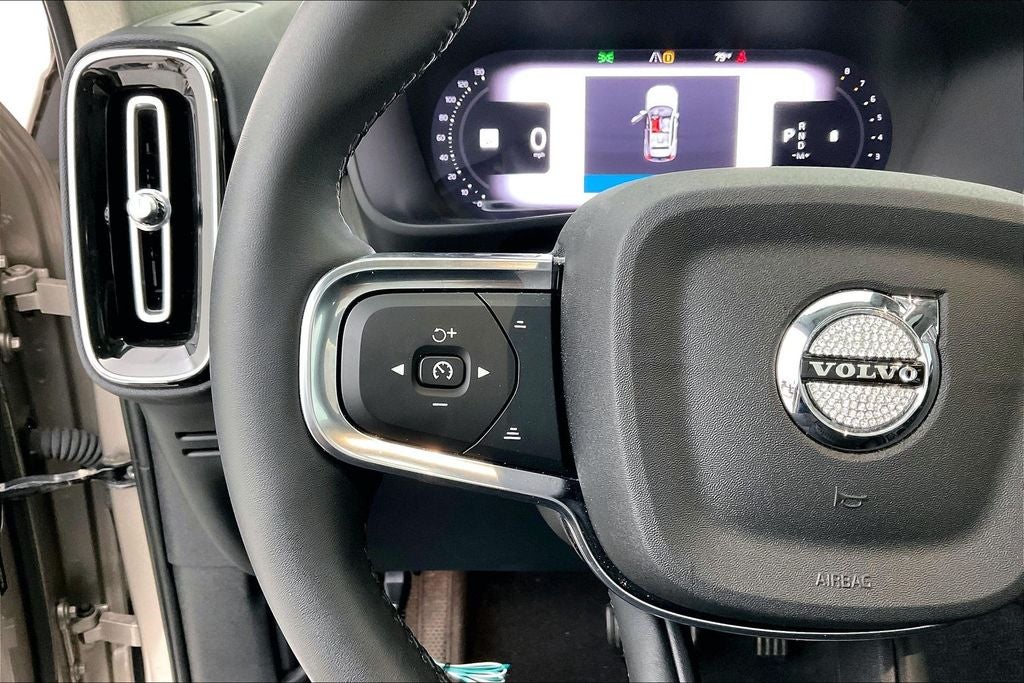2023 Volvo XC40 B4 Plus Bright Theme