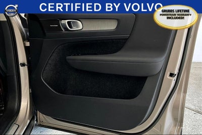 2023 Volvo XC40 B4 Plus Bright Theme