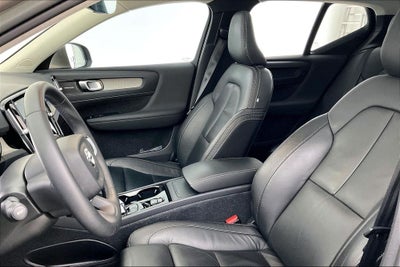 2023 Volvo XC40 B4 Plus Bright Theme