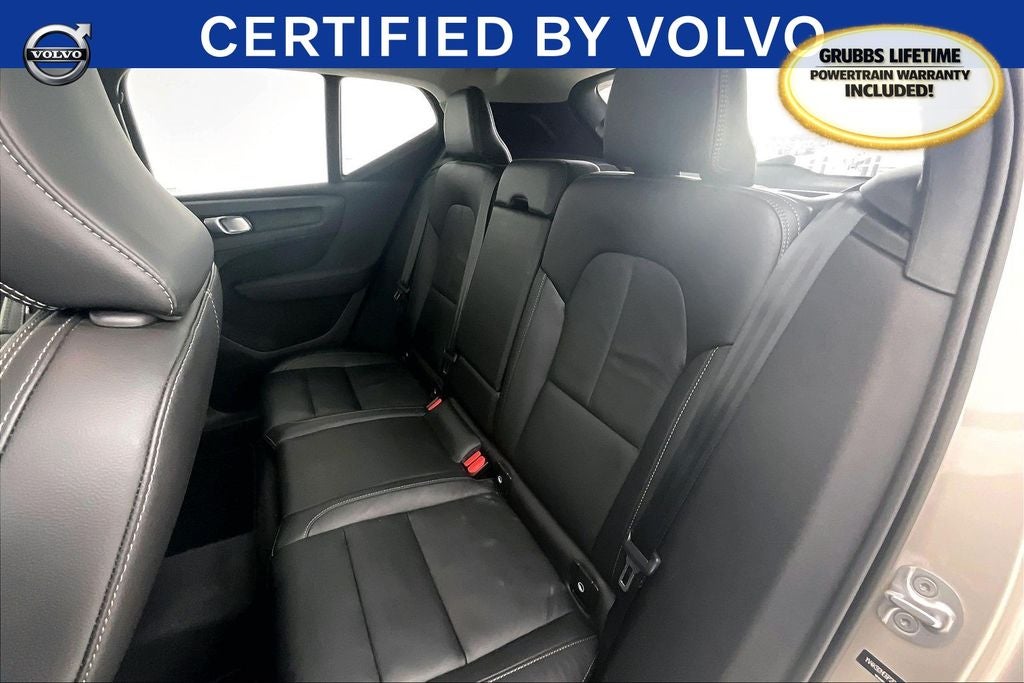 2023 Volvo XC40 B4 Plus Bright Theme