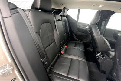 2023 Volvo XC40 B4 Plus Bright Theme