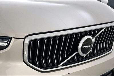 2023 Volvo XC40 B4 Plus Bright Theme