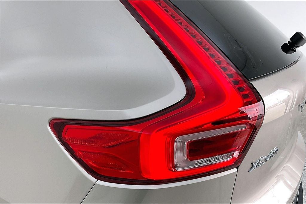 2023 Volvo XC40 B4 Plus Bright Theme