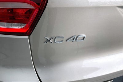 2023 Volvo XC40 B4 Plus Bright Theme